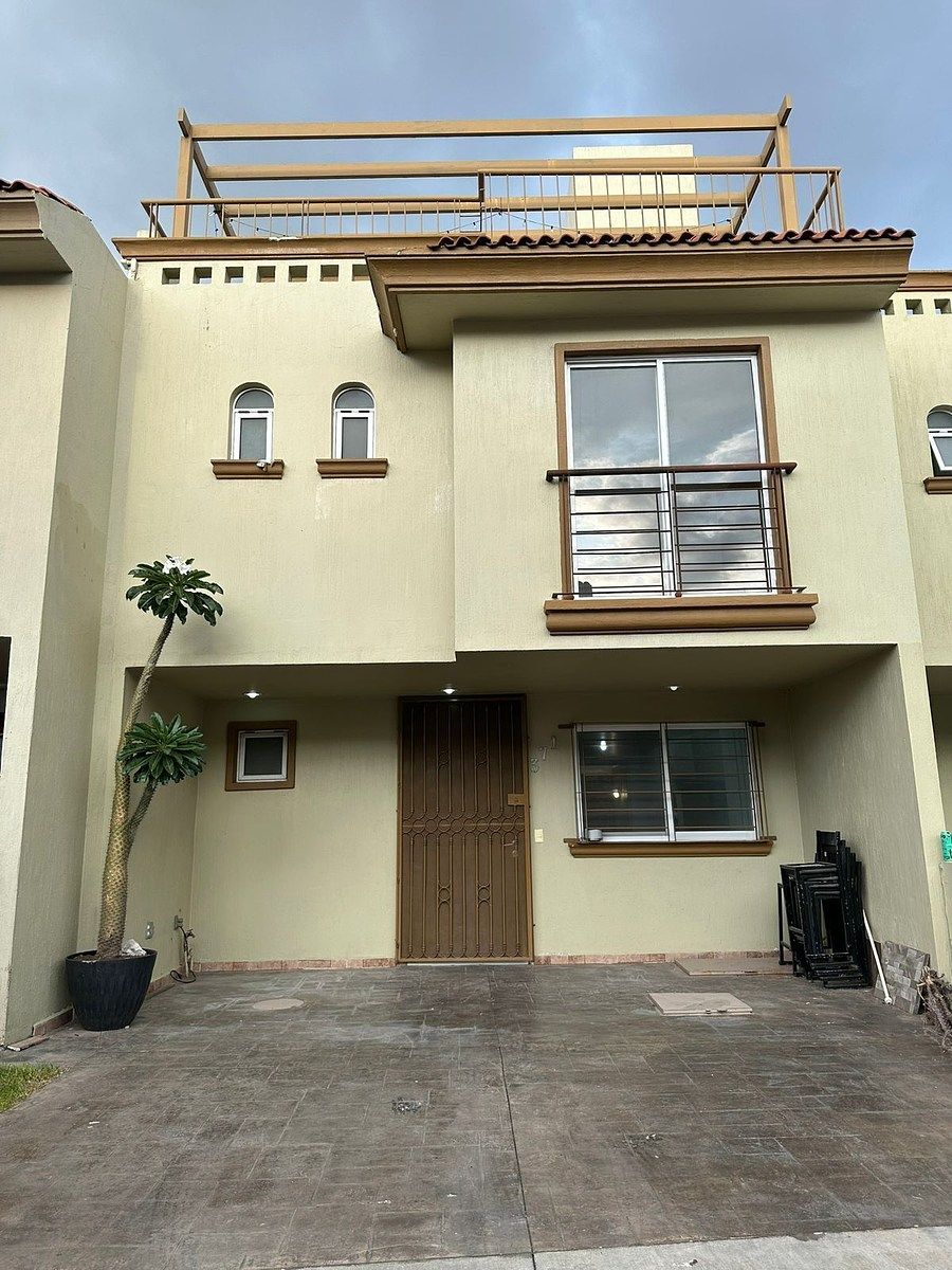 House in La Mora Residential, photo 1 of 17