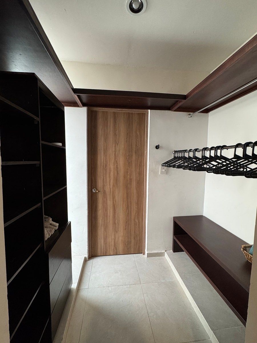 closet recamara planta alta, photo 7 of 18