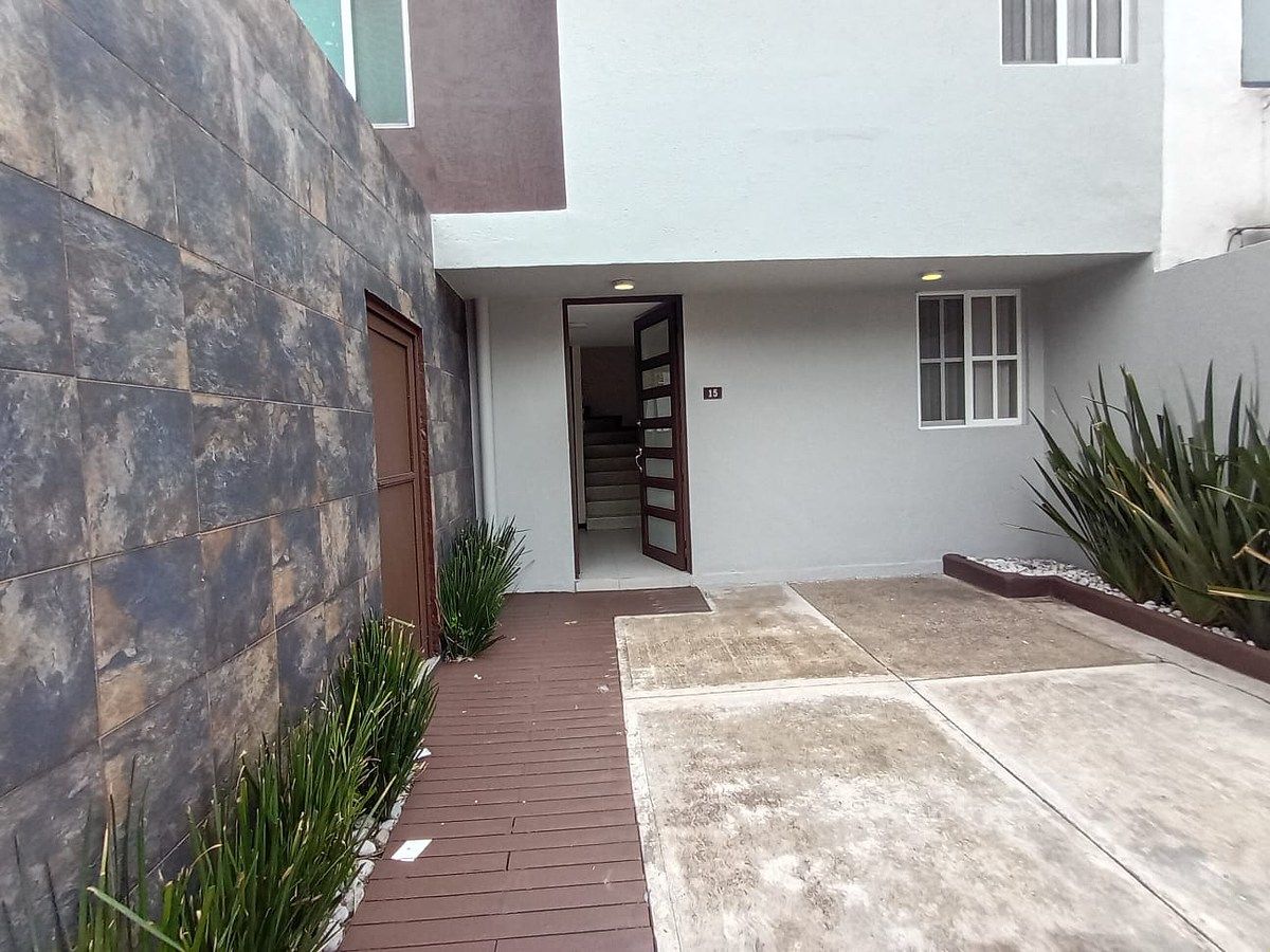 House for sale, photo 1 of 15