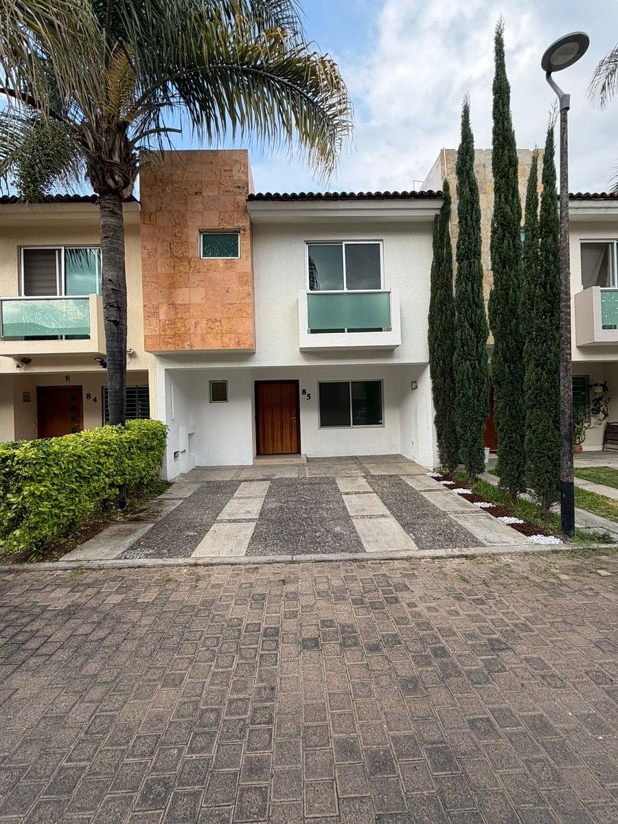 Fachada, photo 1 of 20