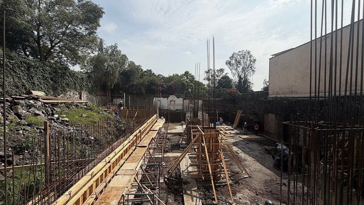 EXCELENTE TERRENO CON LICENCIA DE CONSTRUCCIÓN EN LLUVIA, JARDÍNES DEL PEDREGAL, foto 1 de 13