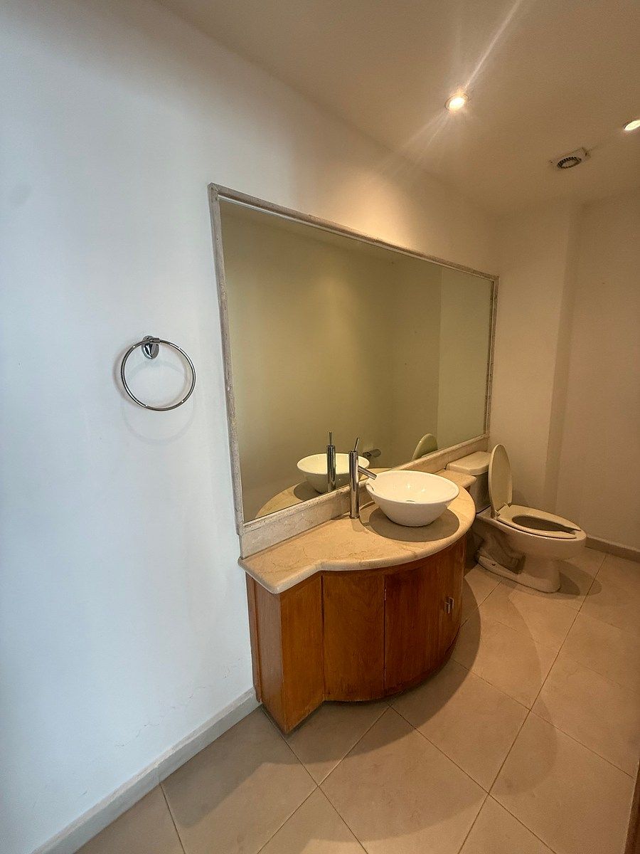 Baño visitas, foto 4 de 18