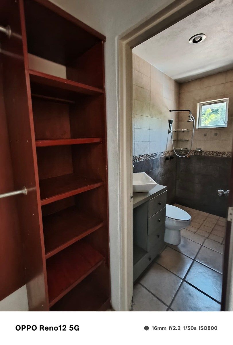 vestidor / baño recámara principal, photo 9 of 18