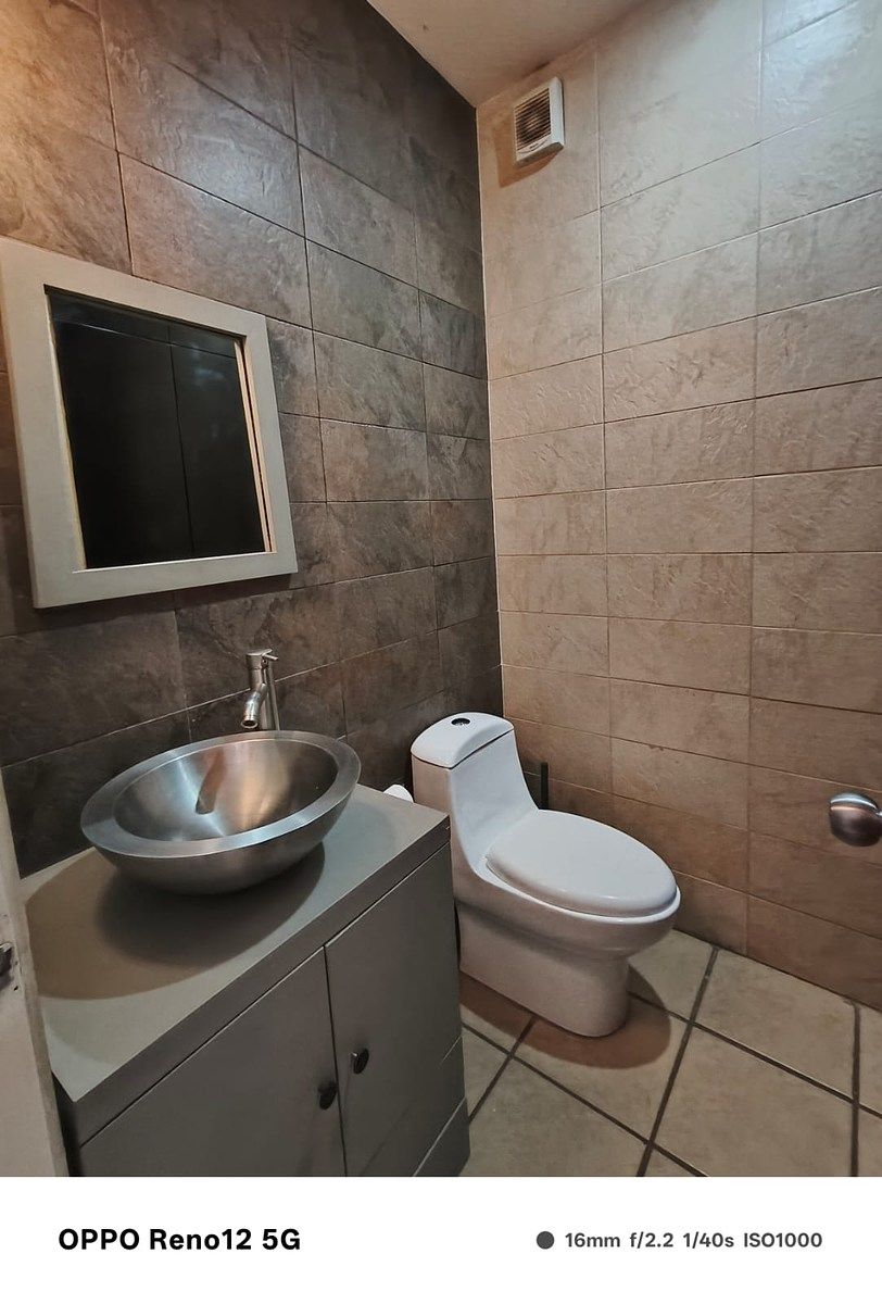 Baño planta baja, photo 11 of 18