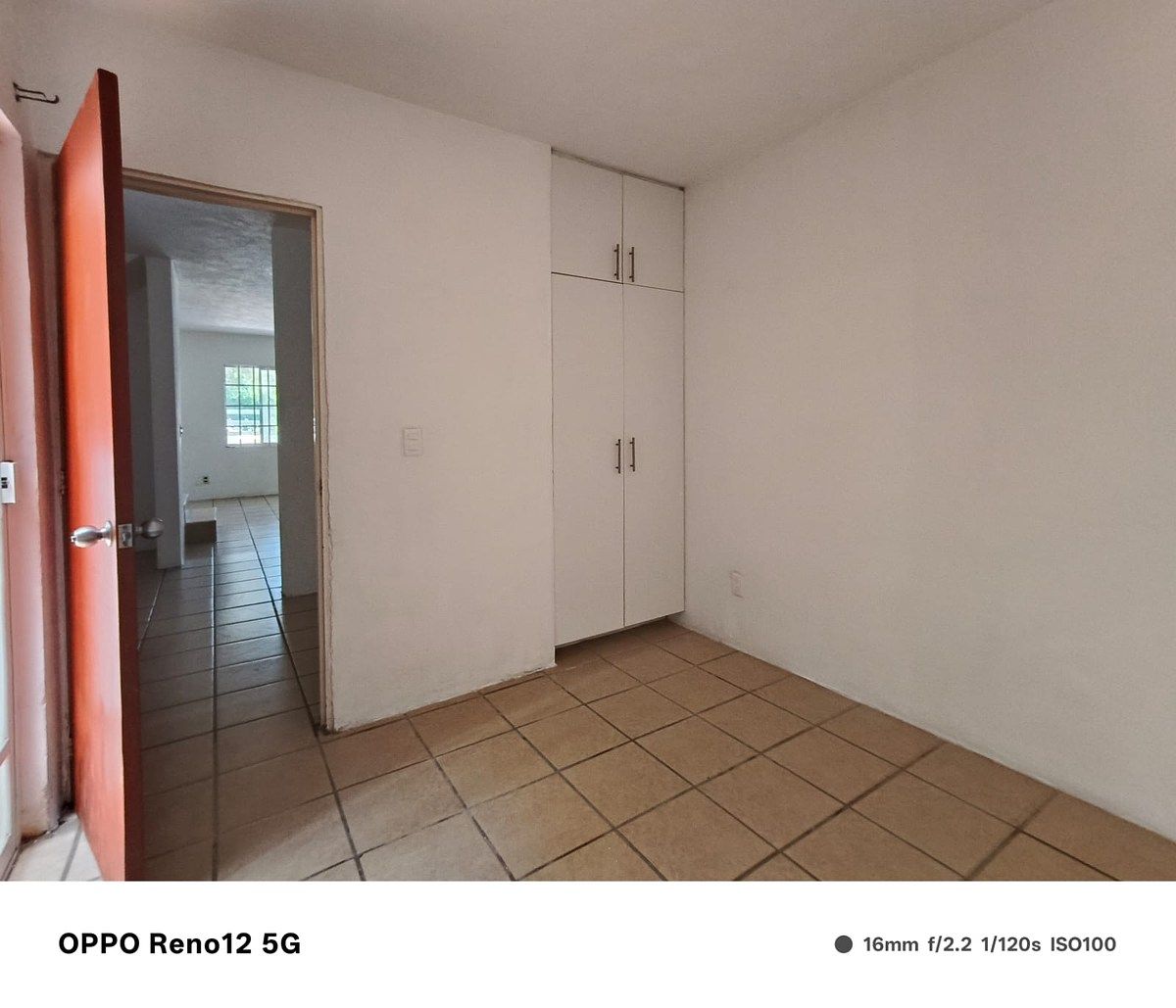 Recámara con closet en planta baja, photo 14 of 18