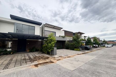 CASA EN VENTA, MAGNOLIAS ALTOZANO MORELIA
