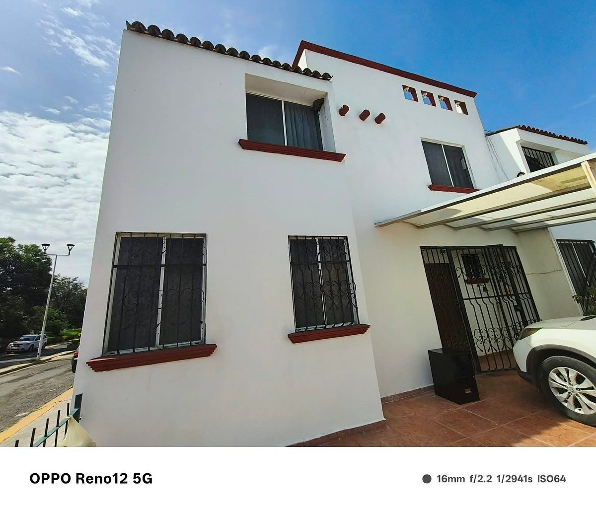 Fachada, photo 1 of 16