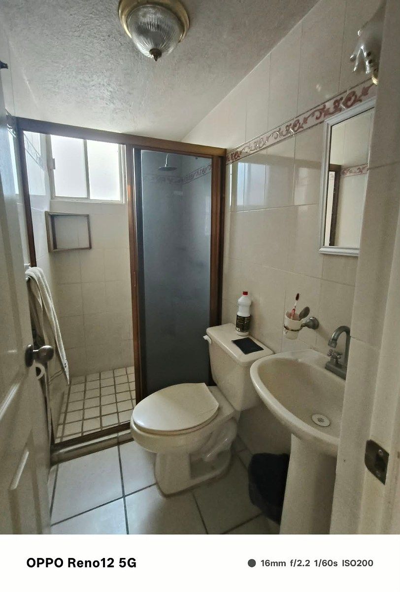 Baño planta alta, photo 11 of 16