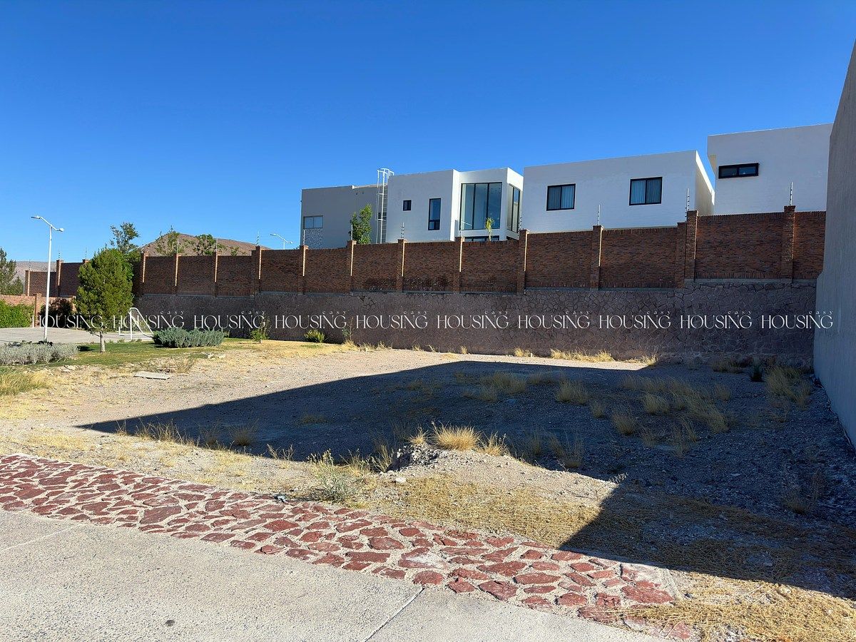 TERRENO PLANO À VENDA AO LADO DE ÁREA JARDINADA EM ALTOZANO, foto 1 de 1