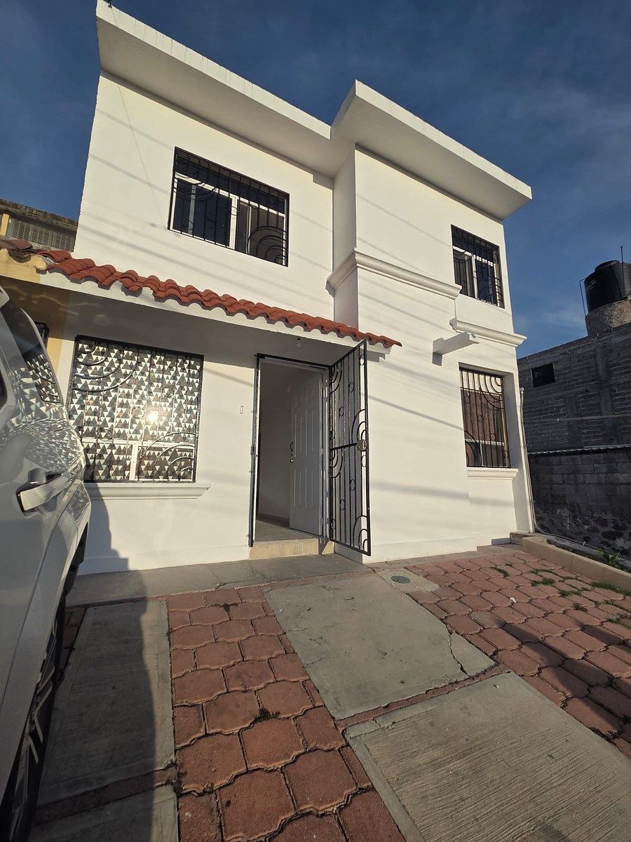 RENTA DE CASA SOBRE CALLE, 5 HABITACIONES, foto 1 de 14