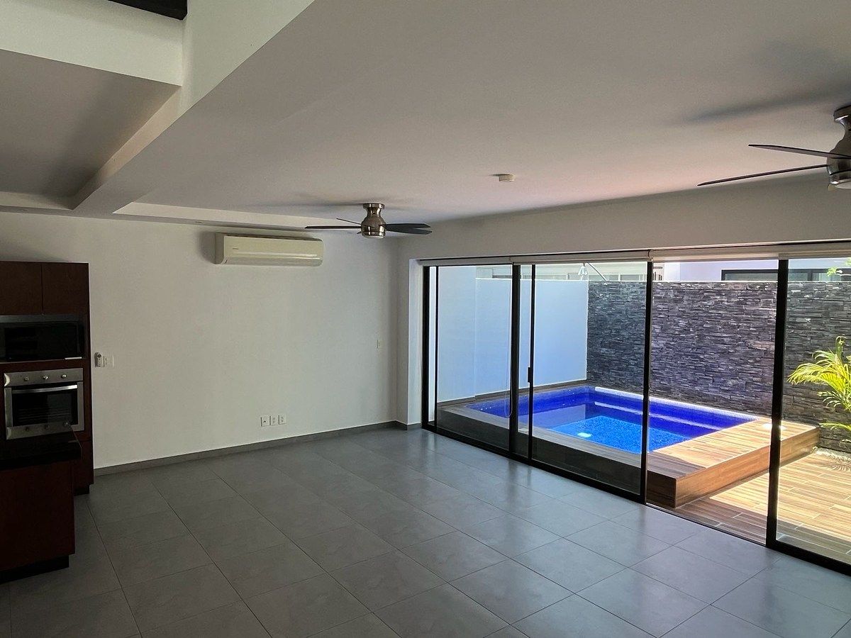 RENTA DE CASA EN AQUA RESIDENCIAL CON ALBERCA Y ESTUDIO $35,000 3 RECÁMARAS, foto 1 de 20