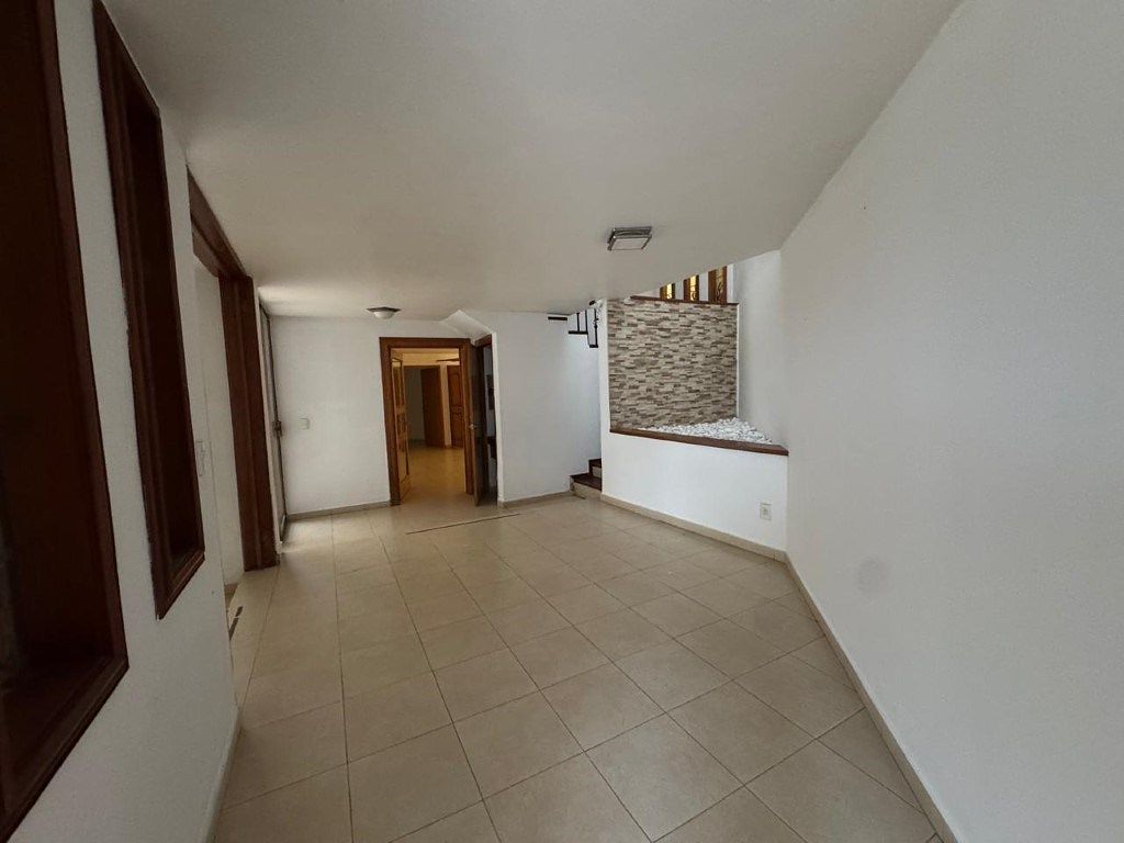 CASA À VENDA EM BOSQUES DE LA VICTORIA, foto 1 de 24