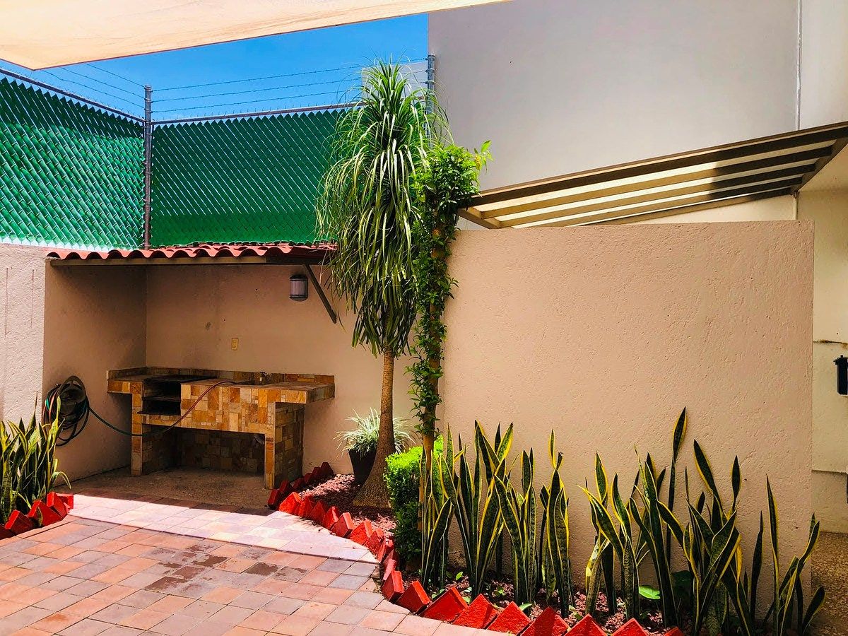 House in Gated Community in Milenio III, Querétaro, photo 2 of 16