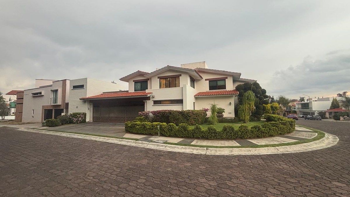 CASA À VENDA, BOSQUES DE LA HUERTA MORELIA, foto 1 de 25