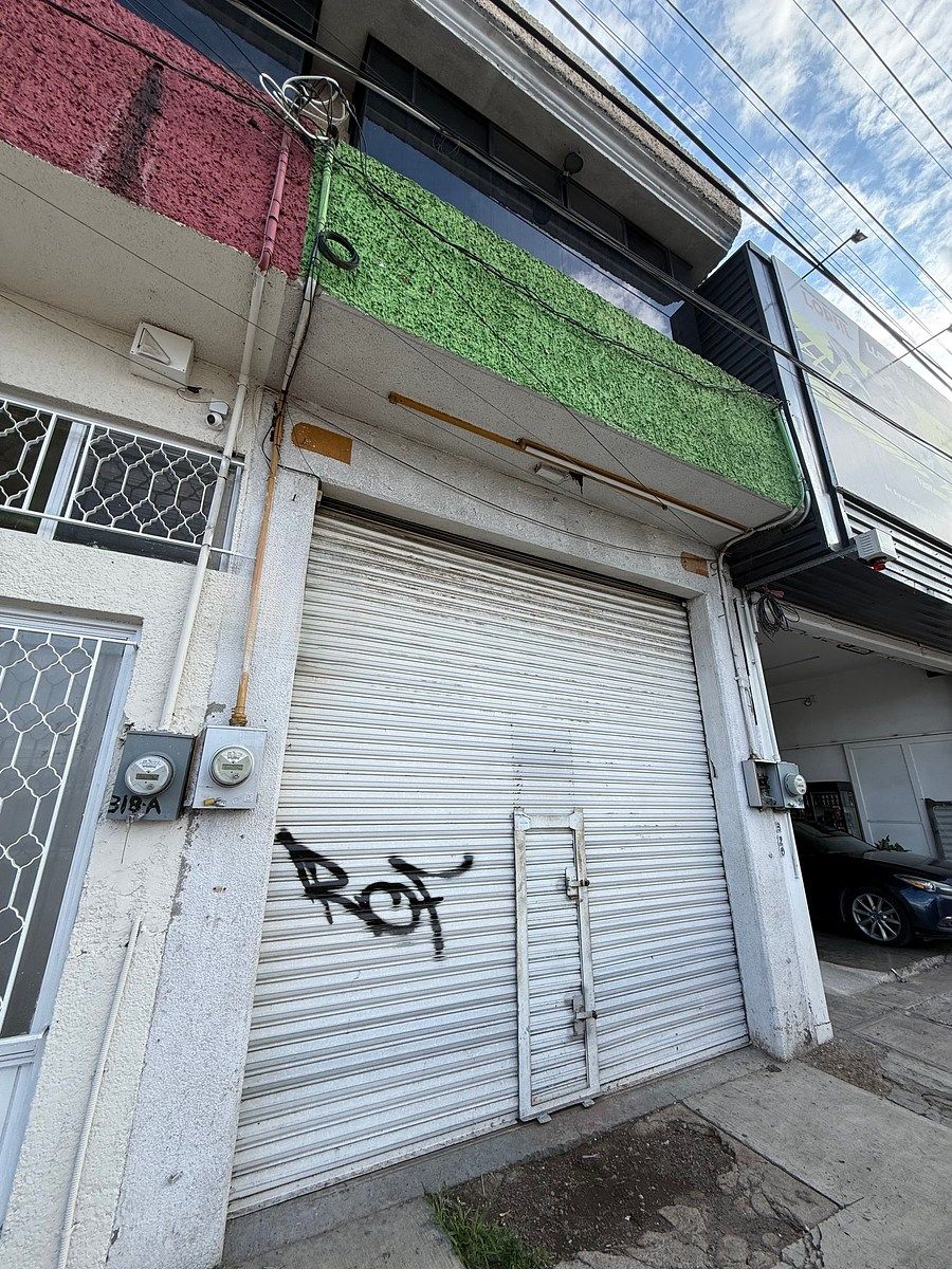 RENTAL OF COMMERCIAL SPACE IN VERSAILLES, photo 1 of 7