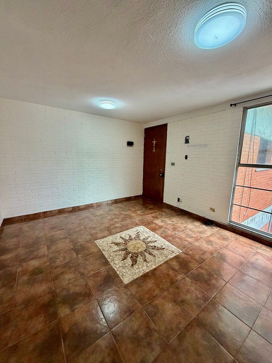 CENTRAL APARTMENT AT AN INCREDIBLE PRICE., photo 1 of 12