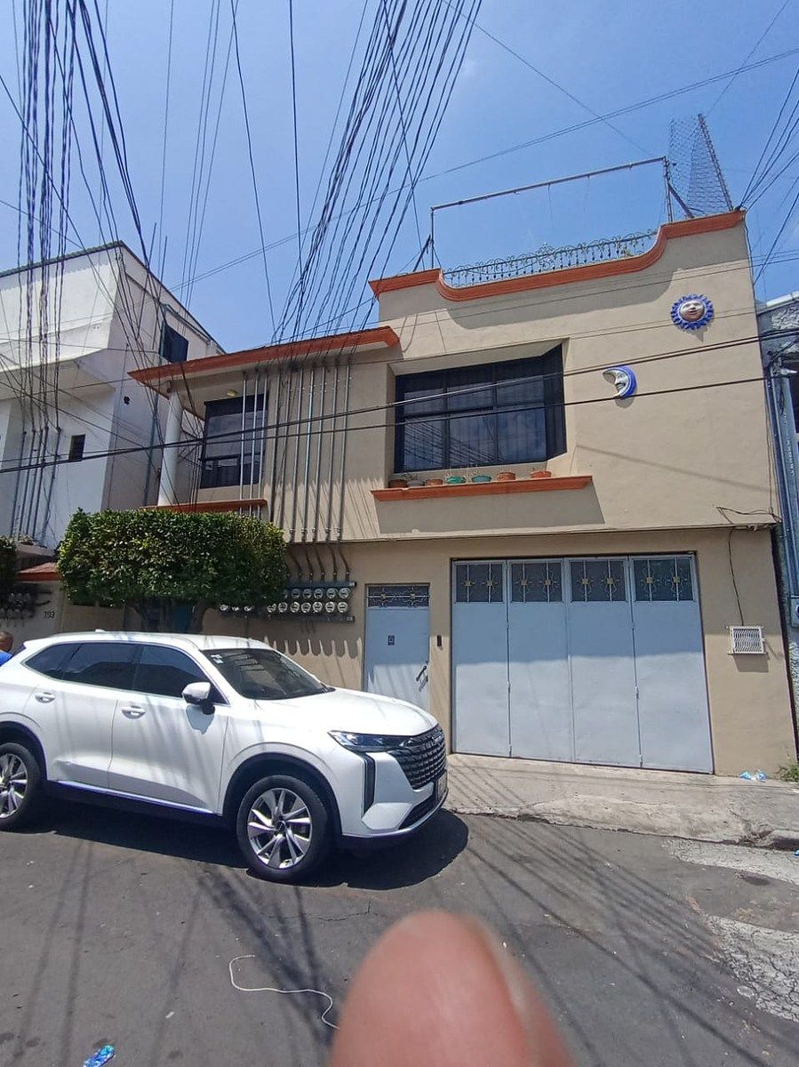 CASA ESPACOSA PARA ALUGUEL EM LEYES DE REFORMA, foto 1 de 17