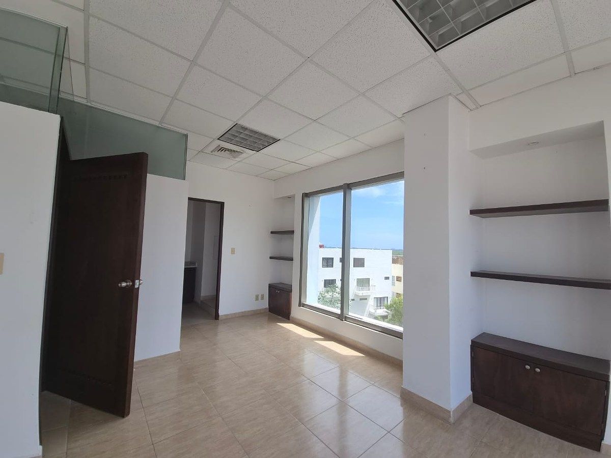 RENT OFFICE 140M2 WITH TERRACE IN CANCUN, photo 1 of 10