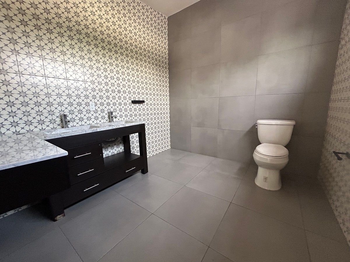 Medio baño B, foto 10 de 16