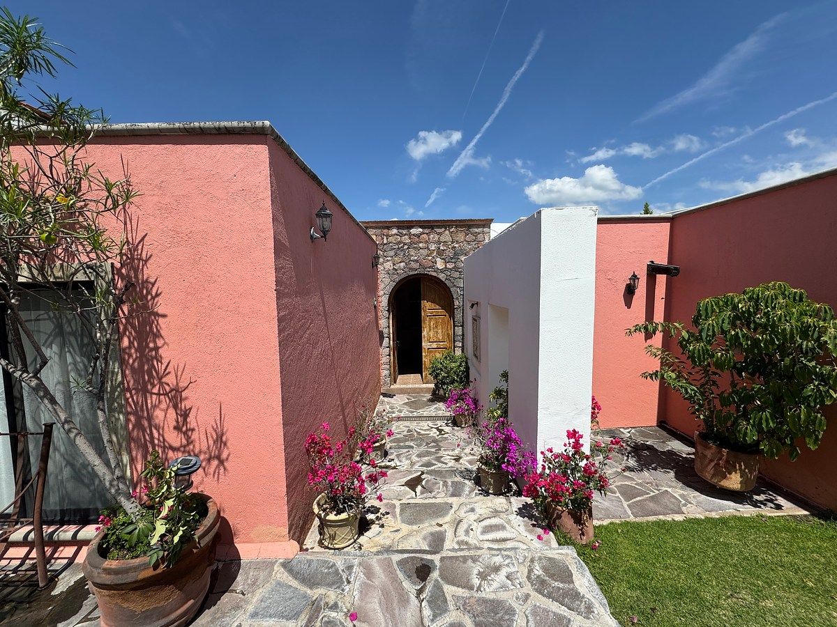 House in Villa de los Frailes, San Miguel de Allende, photo 6 of 50