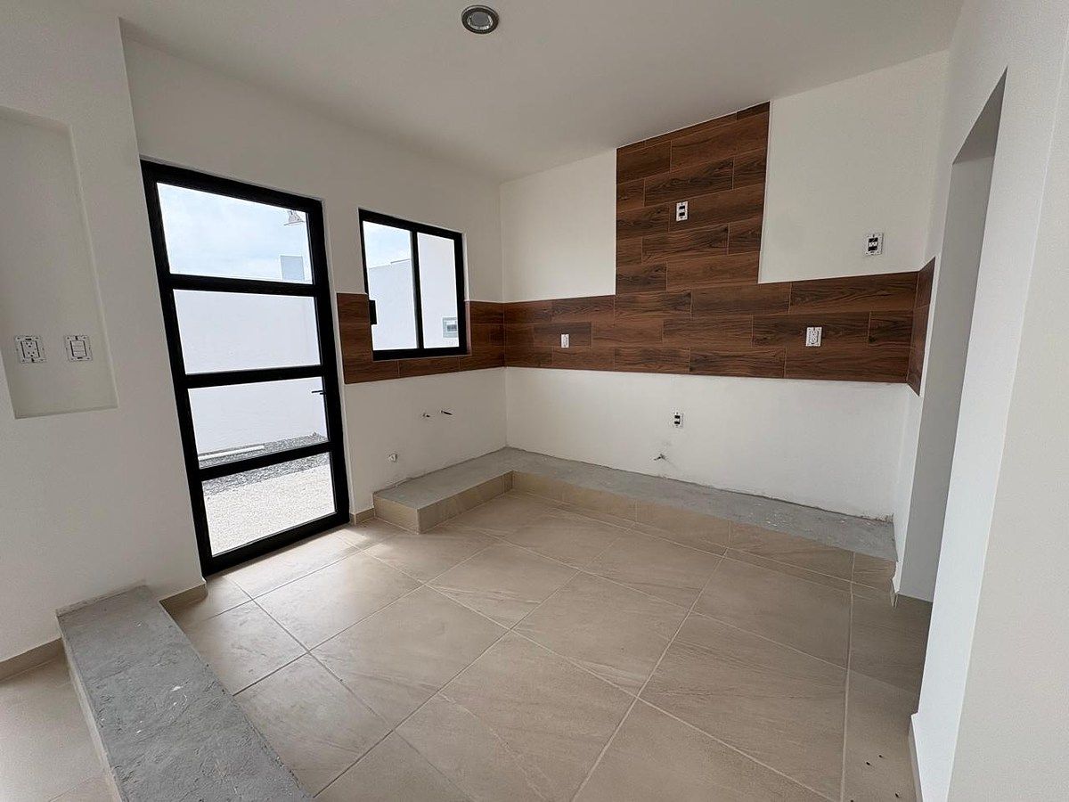 House in Gated Community in Taray Royal, El Marqués, photo 2 of 24