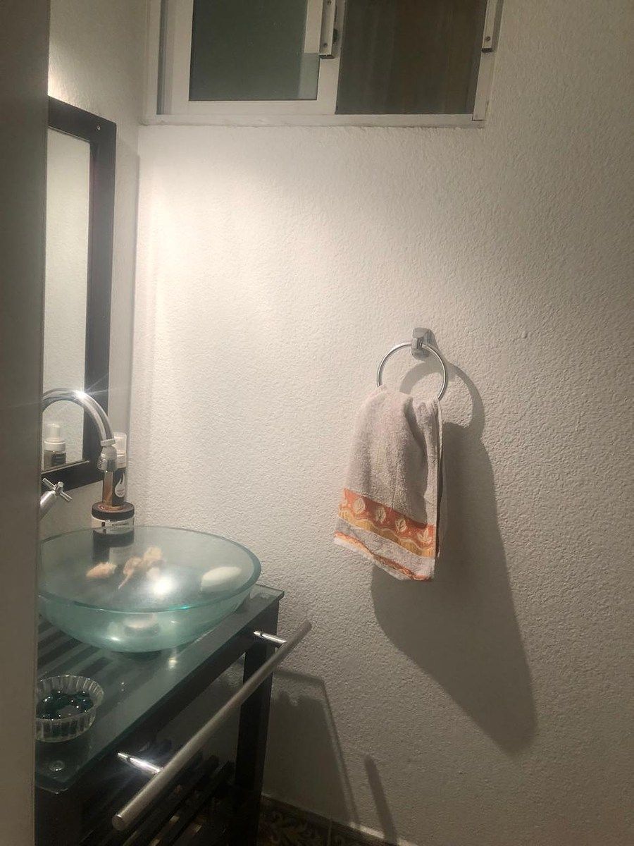 medio baño, photo 10 of 12