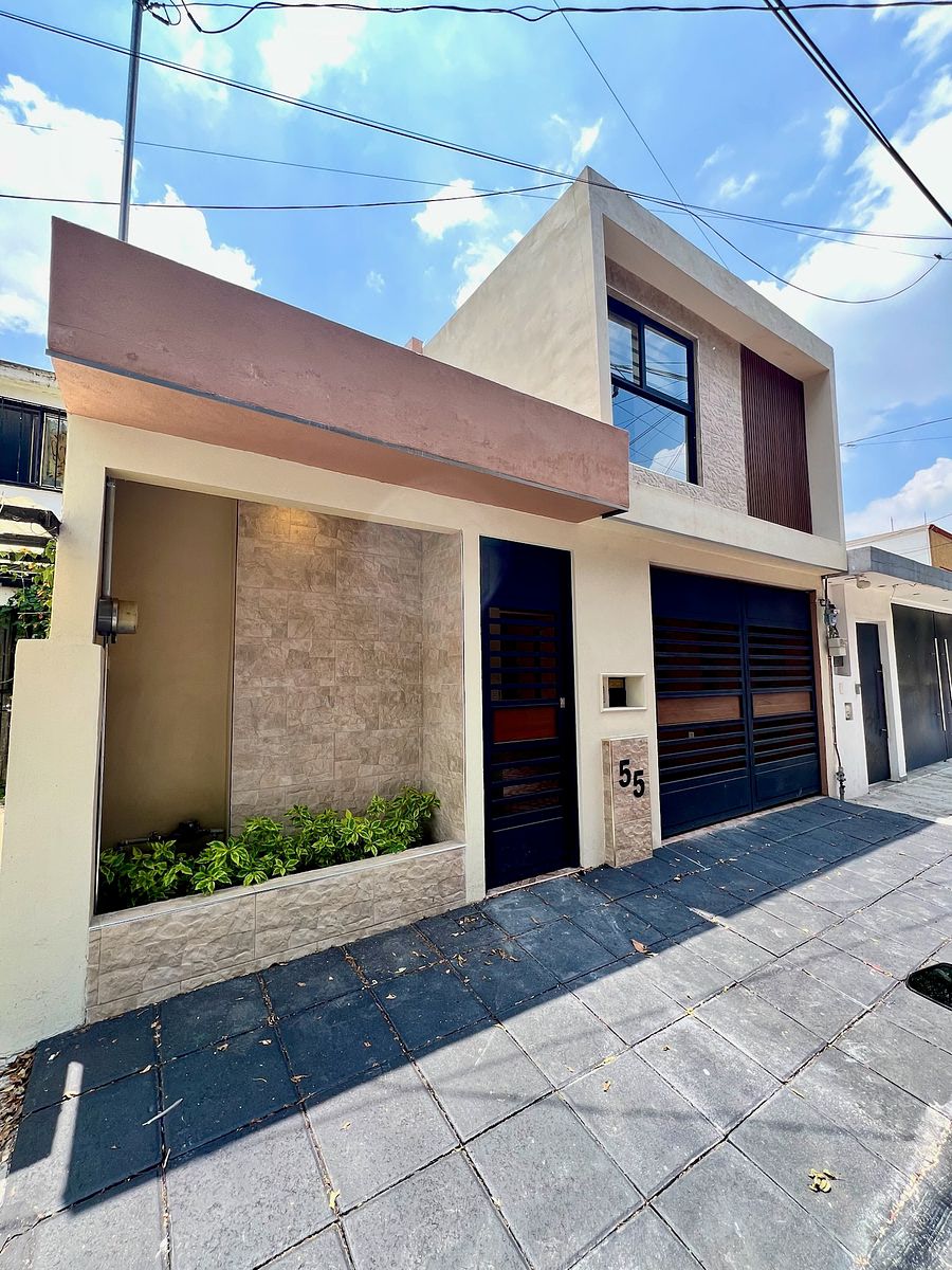 Casa en renta remodelada en Valle Dorado, foto 1 de 33