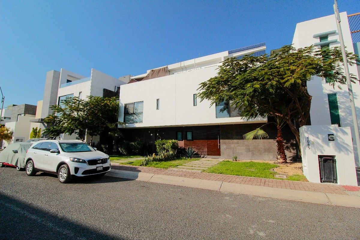 House in Gated Community in Juriquilla la Condesa, Querétaro, photo 2 of 30
