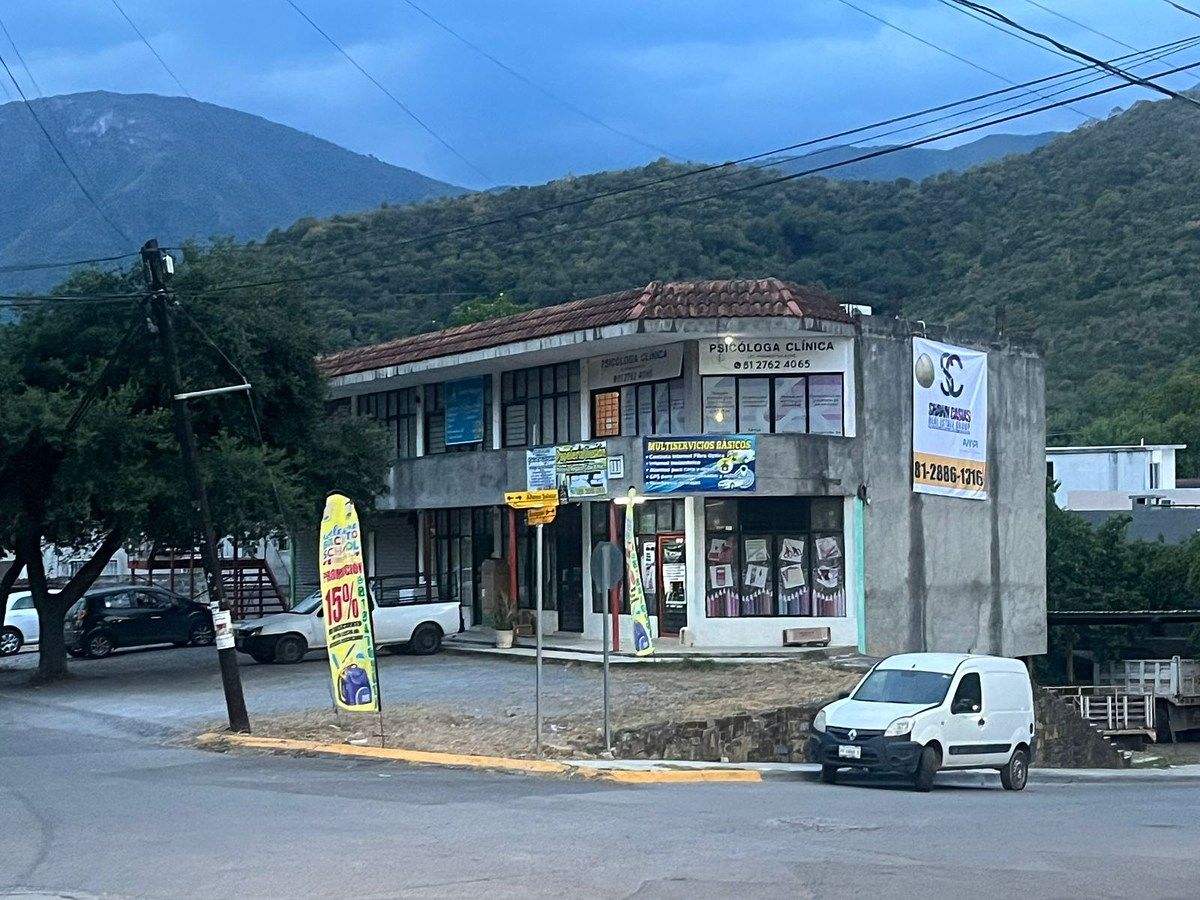 Excelente espaço comercial para alugar na esquina – 585 m² no centro de El Álamo,, foto 1 de 6