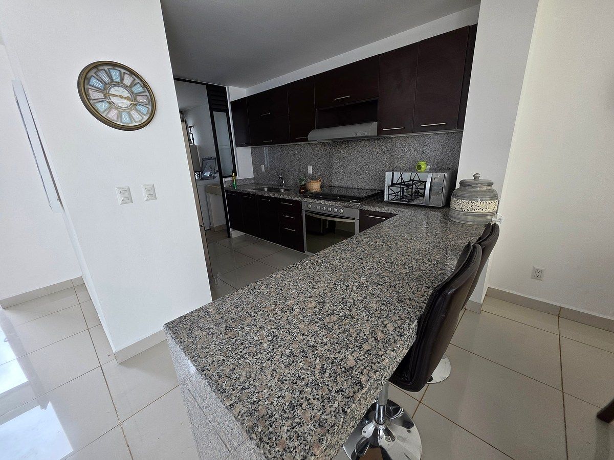 Casa Amueblada en Renta en Juriquilla Santa Fe | Condominio Pontevedra | Alberca, foto 1 de 19