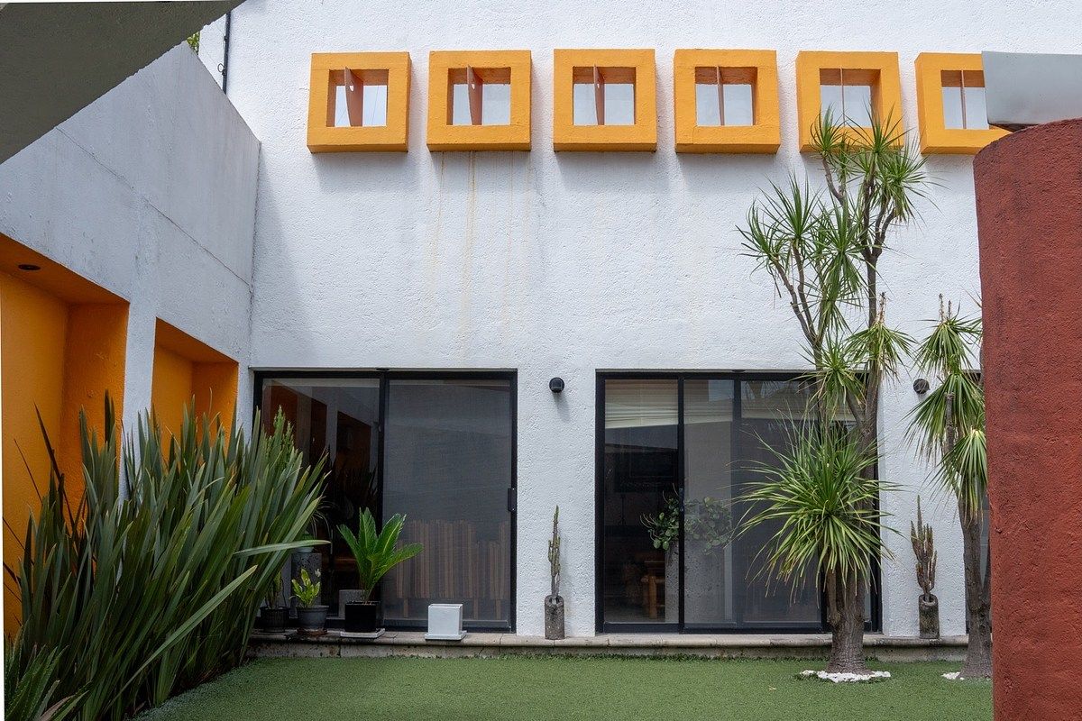 Casa para remodelar con depto independiente y alberca en Jurica - foto 1