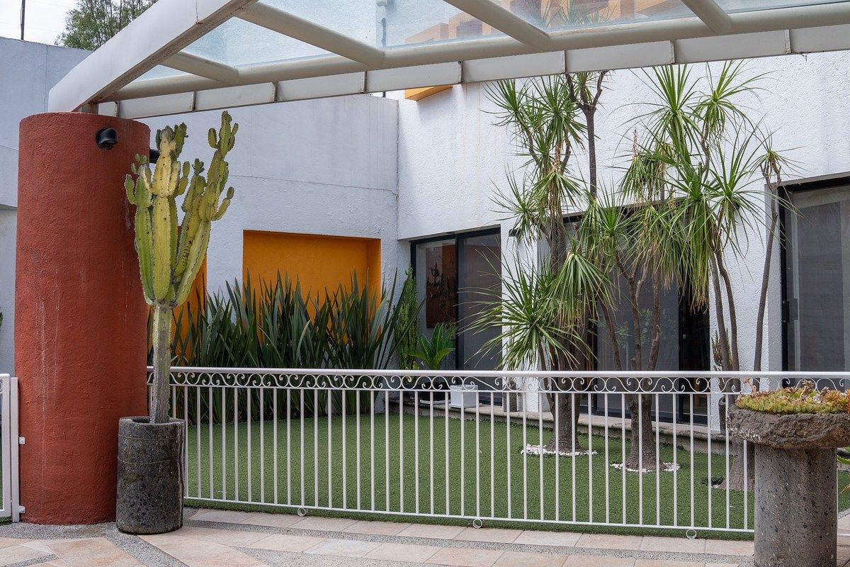 Casa para remodelar con depto independiente y alberca en Jurica - foto 4