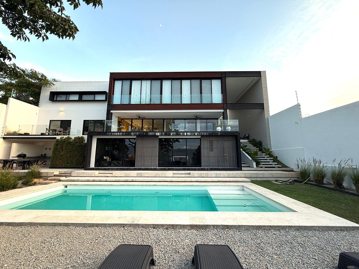Espectacular residencia contemporánea en Cerro de Mactumatzá, foto 1 de 47