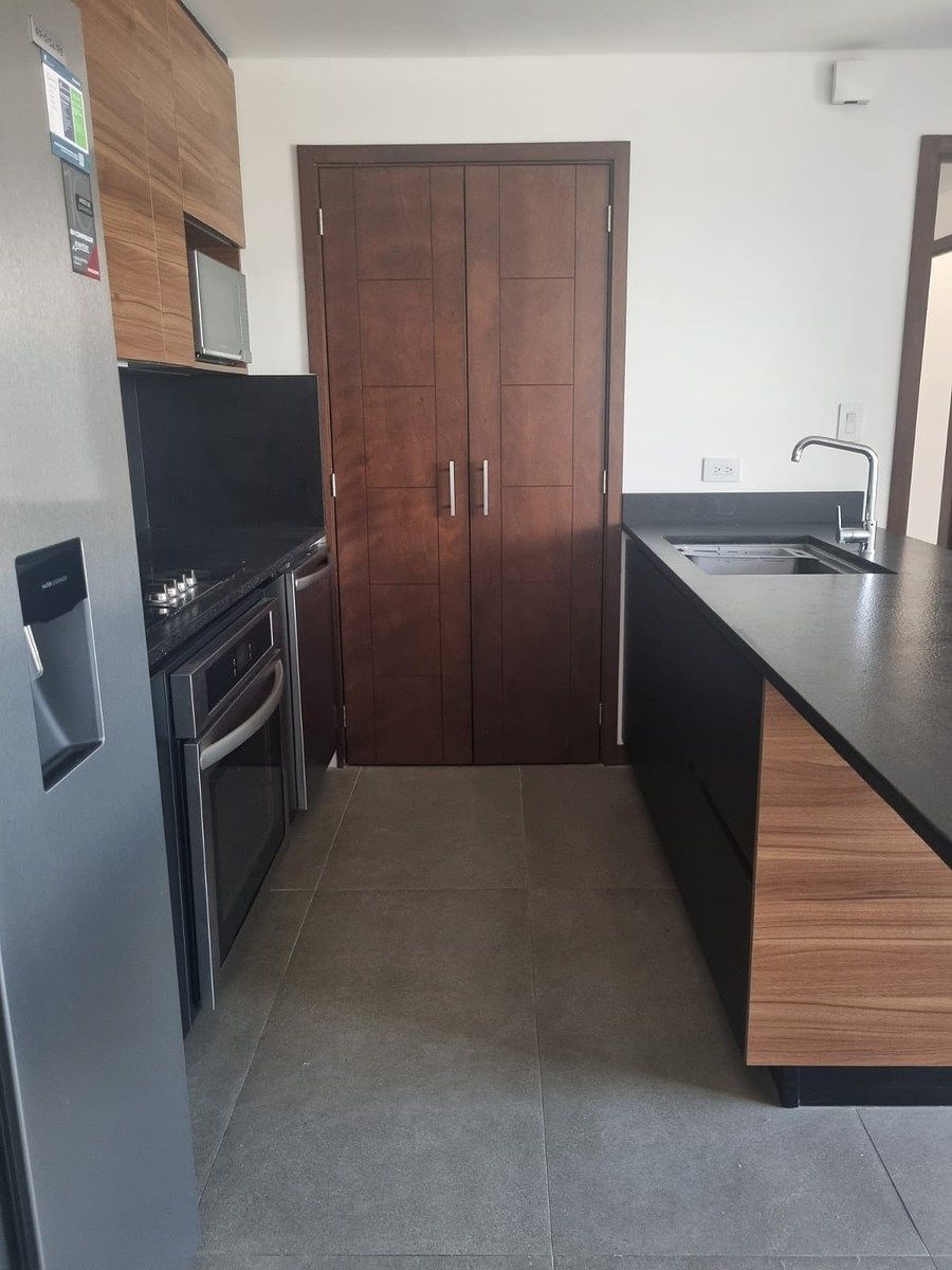 Apto Venta en 5 avenida zona 14 - Image 3