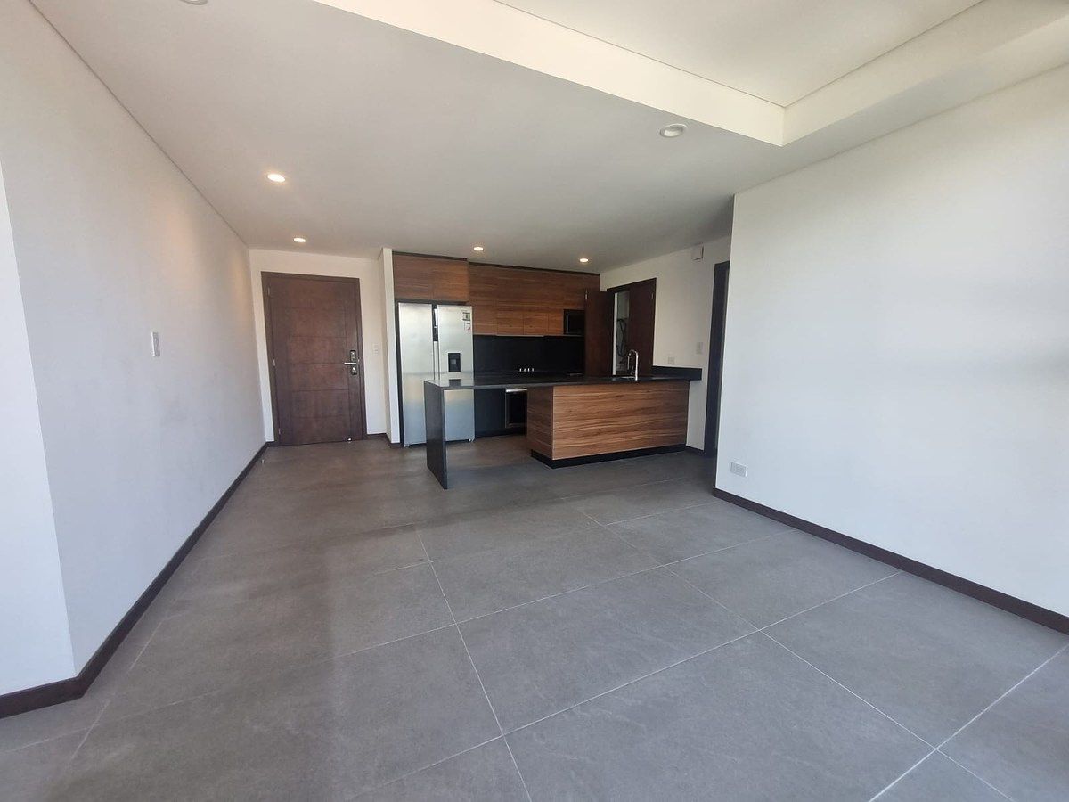 Apto Venta en 5 avenida zona 14 - Image 2