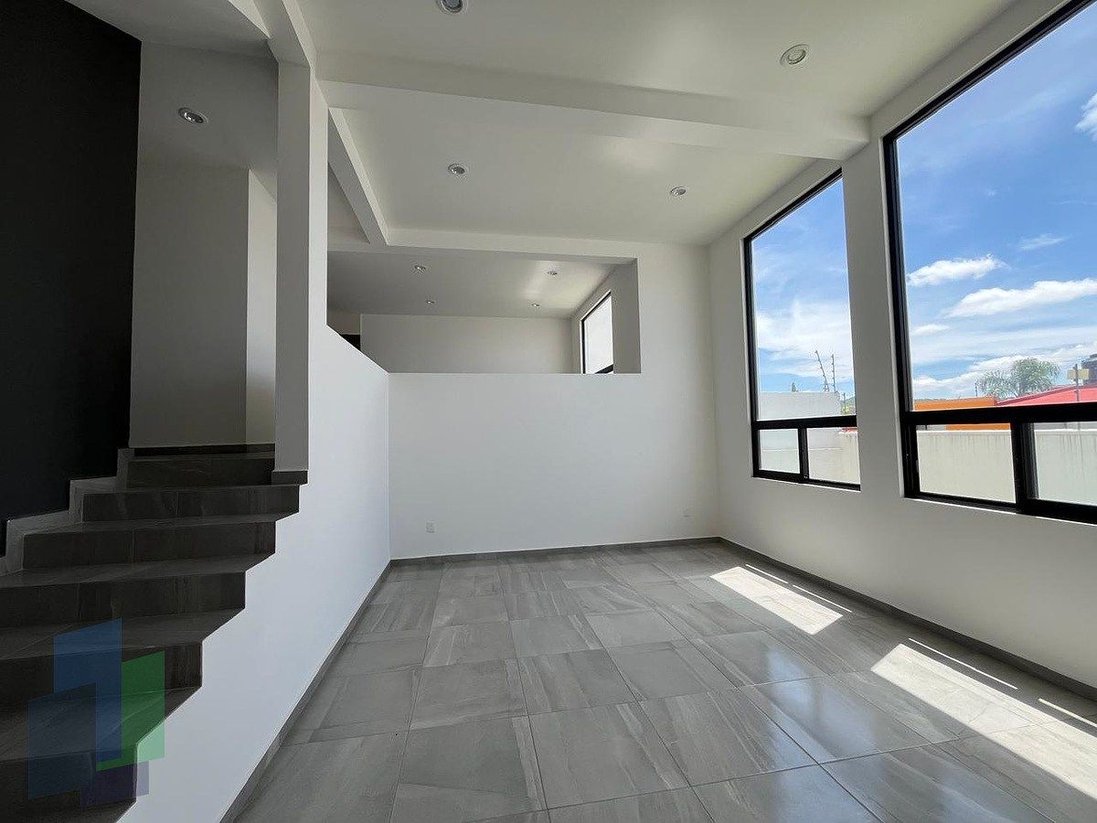 Estrena casa en VENTA O RENTA en privada Colinas de Juriquilla.