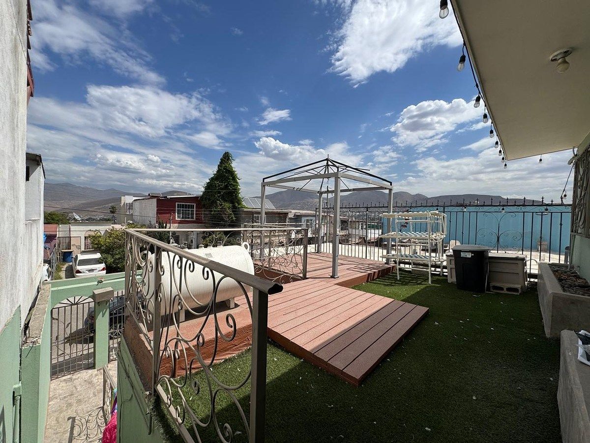 HOUSE FOR SALE, photo 1 of 36