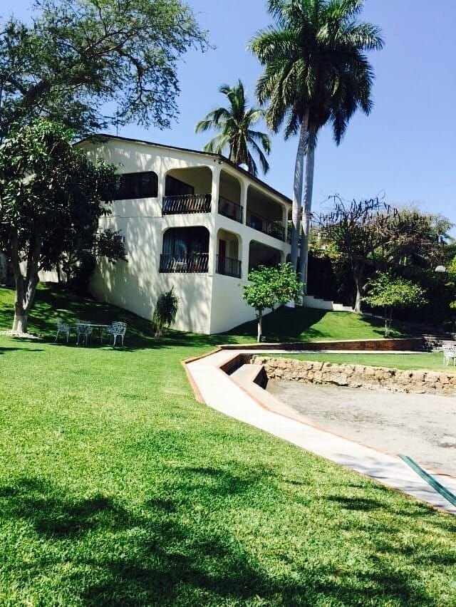 CASA À VENDA EM TEQUES FRENTE AO LAGO, foto 1 de 26