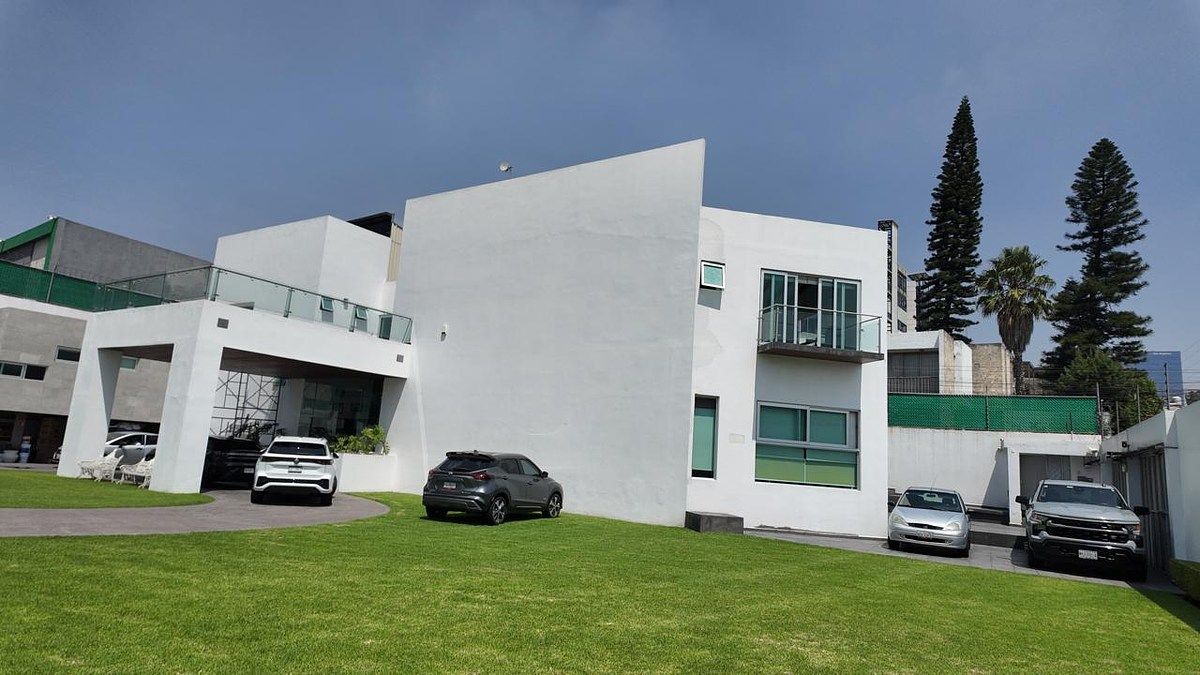 Venda de casa com uso de solo misto CU-300-A em Cto. Geógrafos, foto 1 de 34