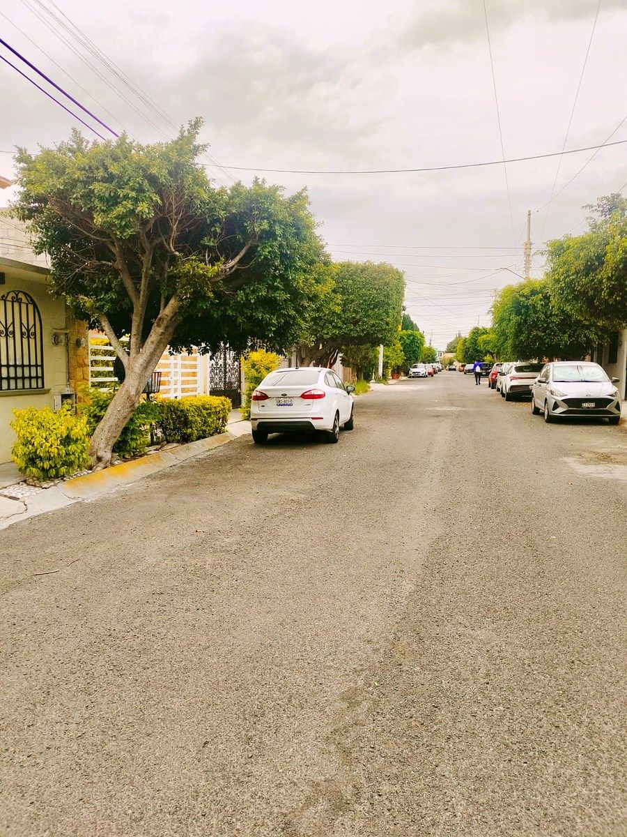 VENTA DE EDIFICIO EN JARDINES DE LA HACIENDA. QRO**, foto 1 de 17
