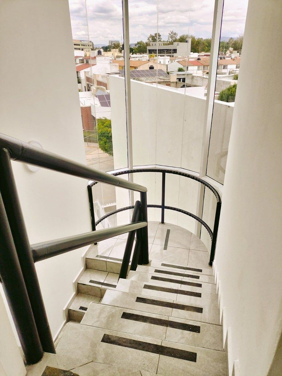 Edificio en Jardines de La Hacienda, Querétaro, foto 2 de 17