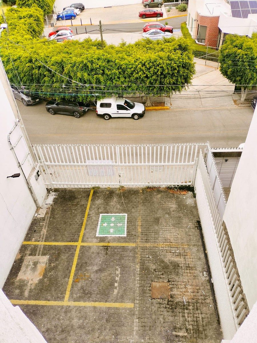 Edificio en Jardines de La Hacienda, Querétaro, foto 6 de 17