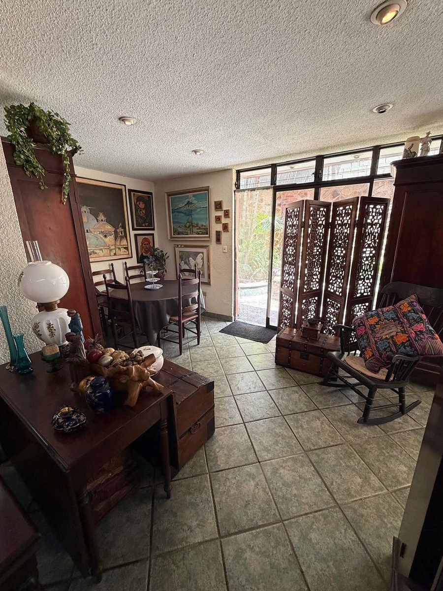 Casa en Venta dentro de condominio en zona 10 - Image 4