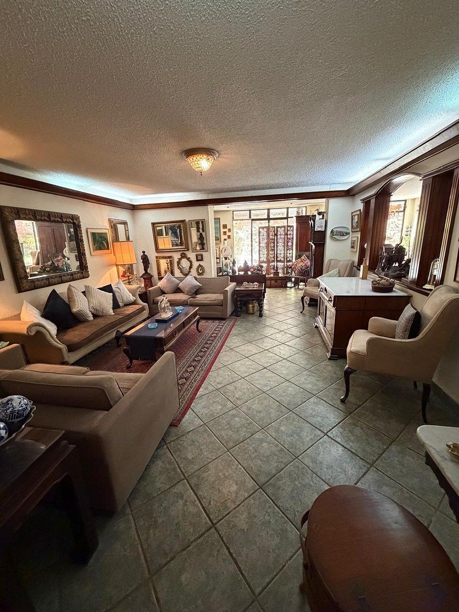 Casa en Venta dentro de condominio en zona 10 - Image 3