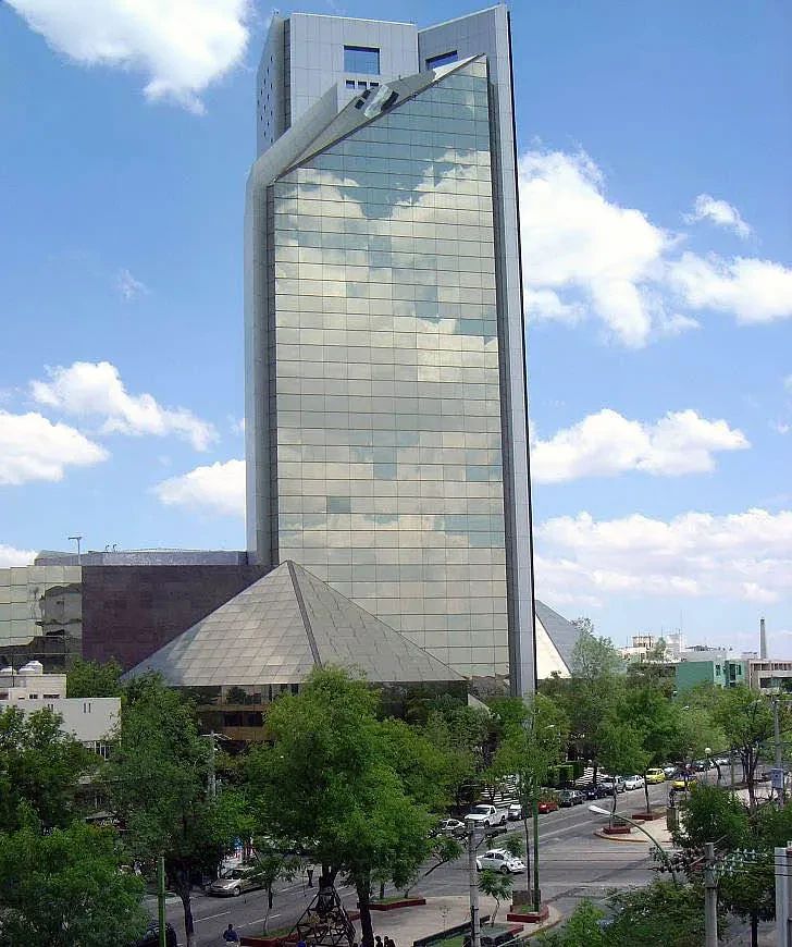 COMMERCIAL SPACE FOR RENT ON GROUND FLOOR | CHAPULTEPEC TOWER, photo 1 of 8