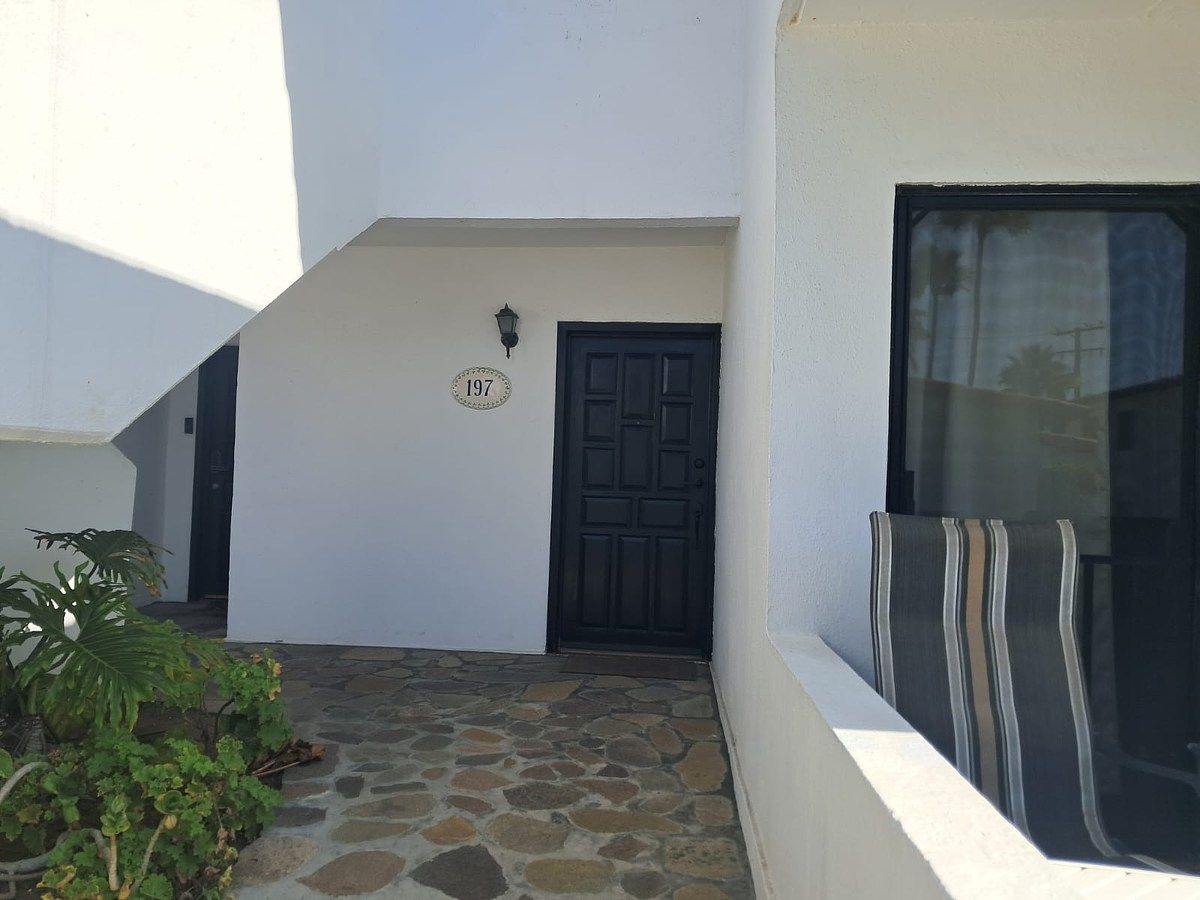Villa com Vista para o Oceano à Venda | Primeiro Andar, Mobilada e Amiga dos Animais, foto 1 de 27