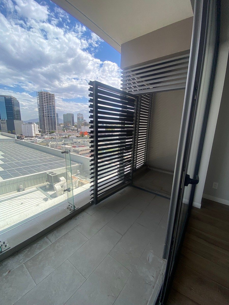 Terraza con cuarto de máquinas/bodega, foto 10 de 21
