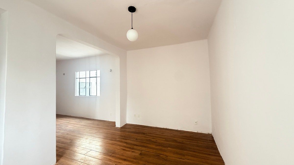 Interior apartment in Art Deco building 77m2, photo 1 of 23