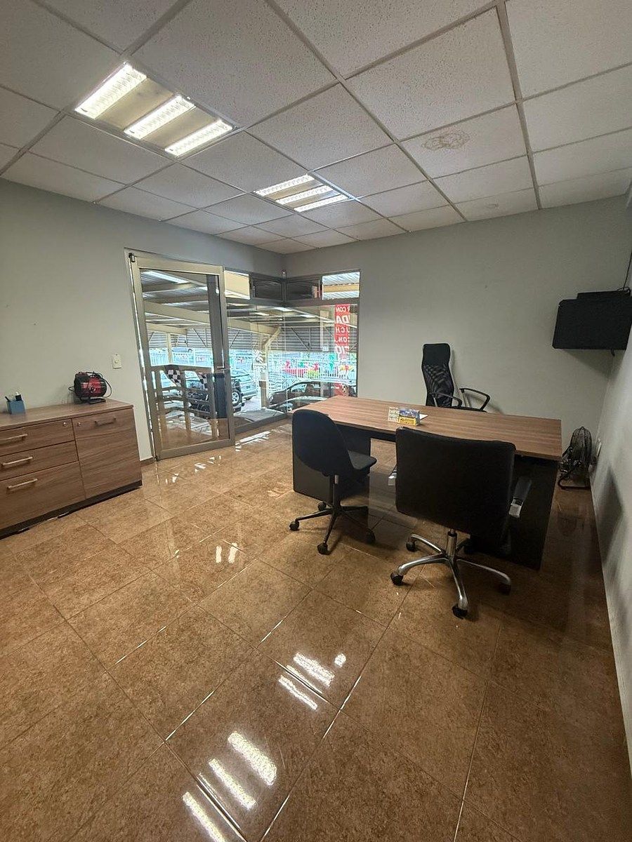 Retail Space in Jardines Alcalde, Guadalajara, photo 2 of 10