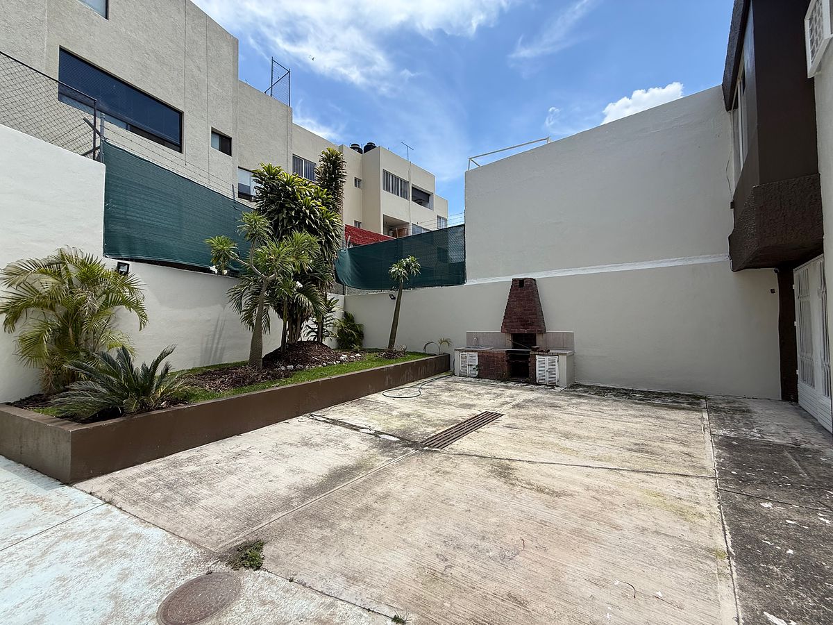 Casa en Bosques de La Victoria, Guadalajara, foto 2 de 16